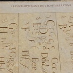 Le développement de l'écriture latine à Roissiat, sur les murs de la (...)